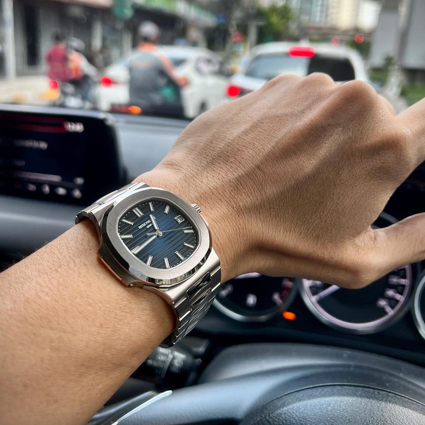 PATEK PHILIPPE 5811/1G
NAUTILUS